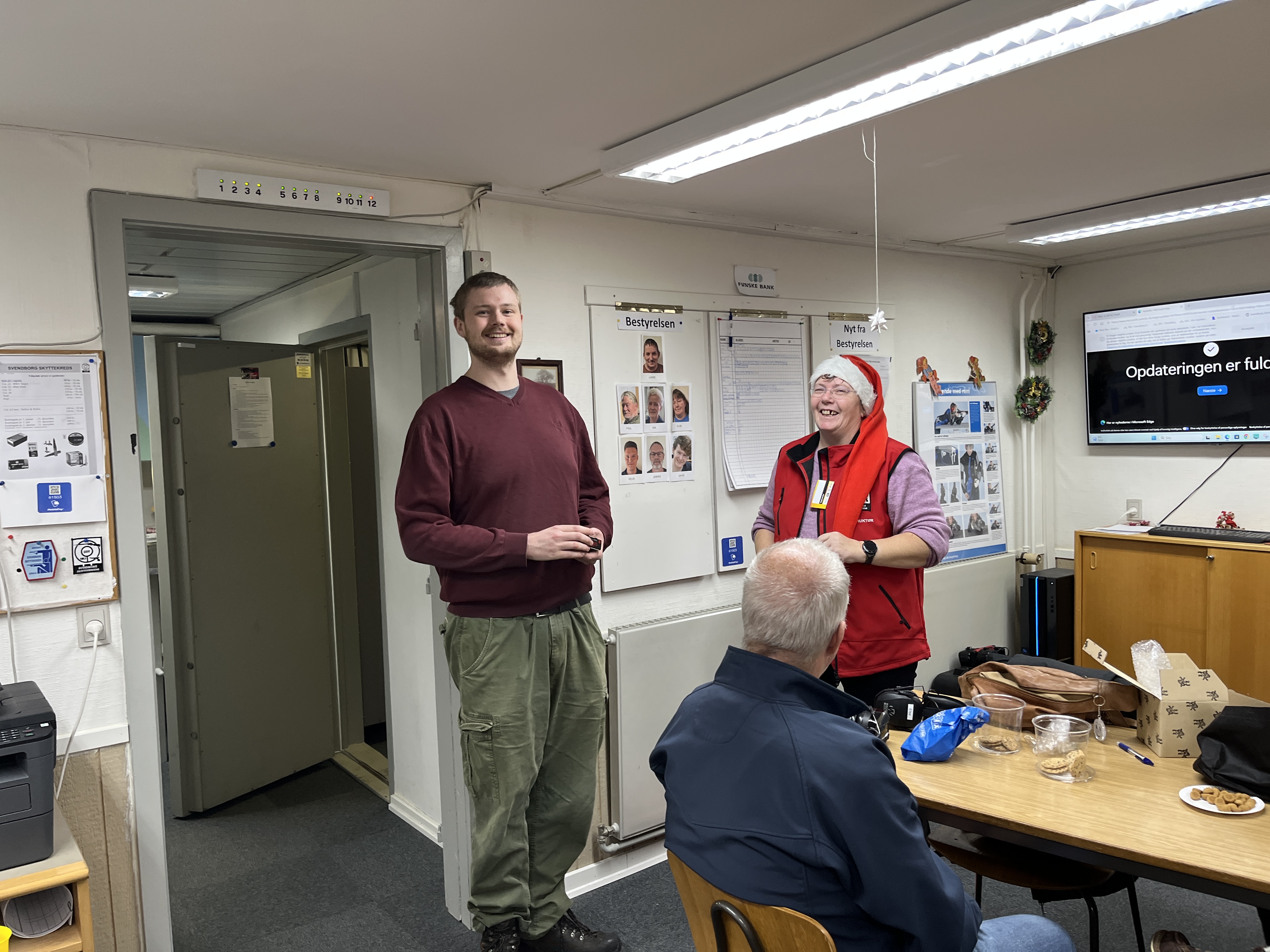 ligesom Anton, der også vandt med bred margin